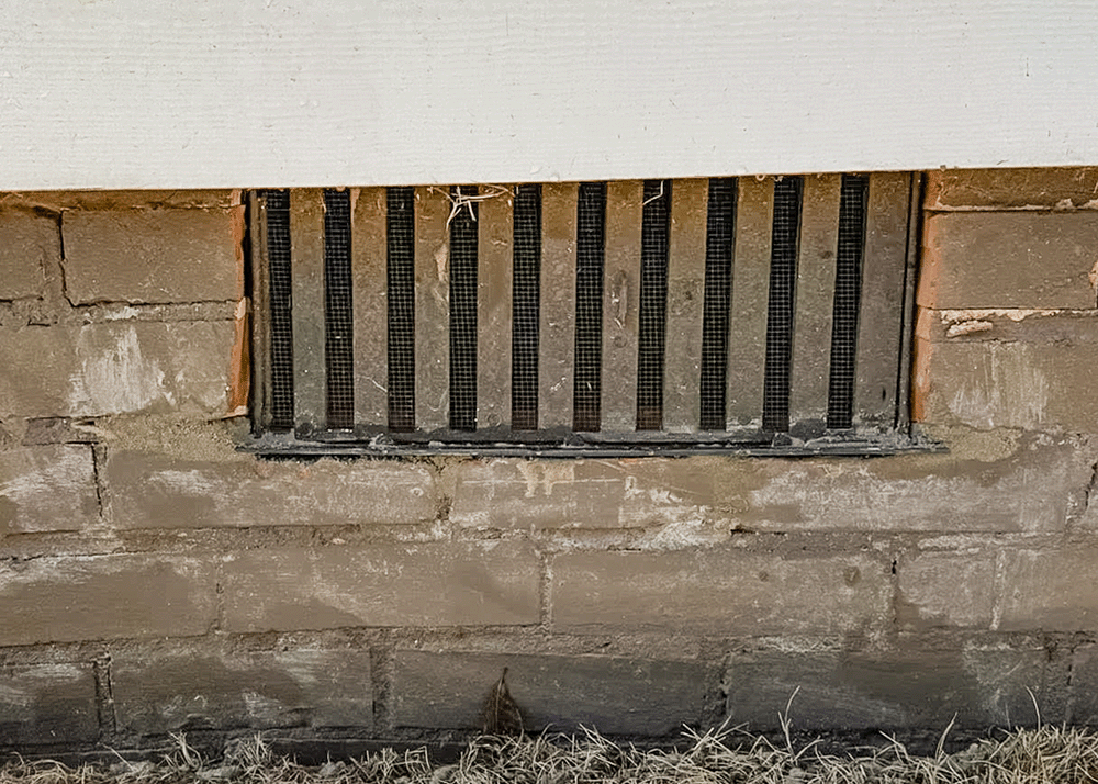 Sealing crawl space foundation vents